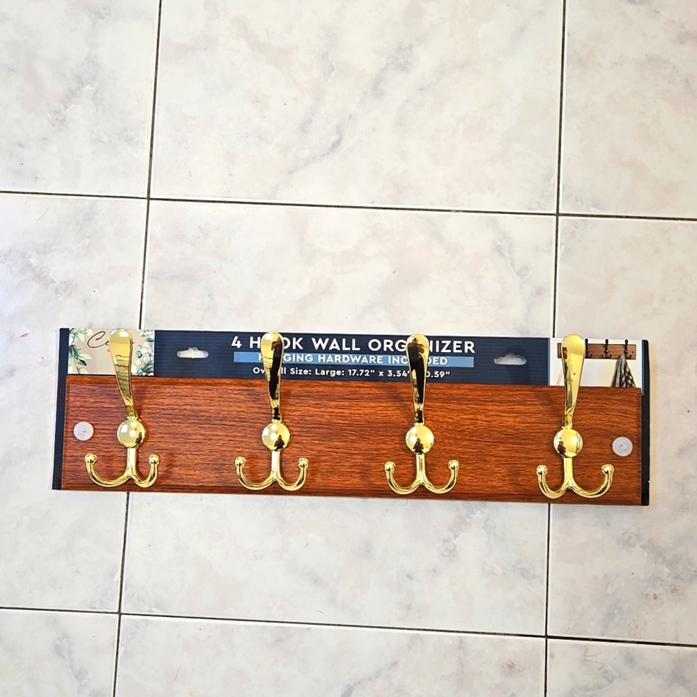 Housewares:4 Hook Wall Organizer